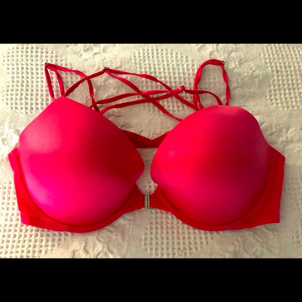 NWT VS PUSH UP BRA